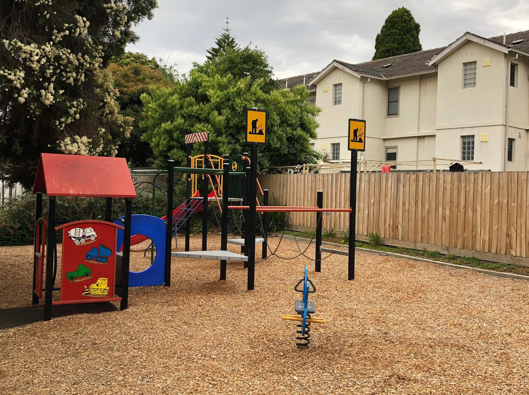 Alamein Avenue Playground景点图片