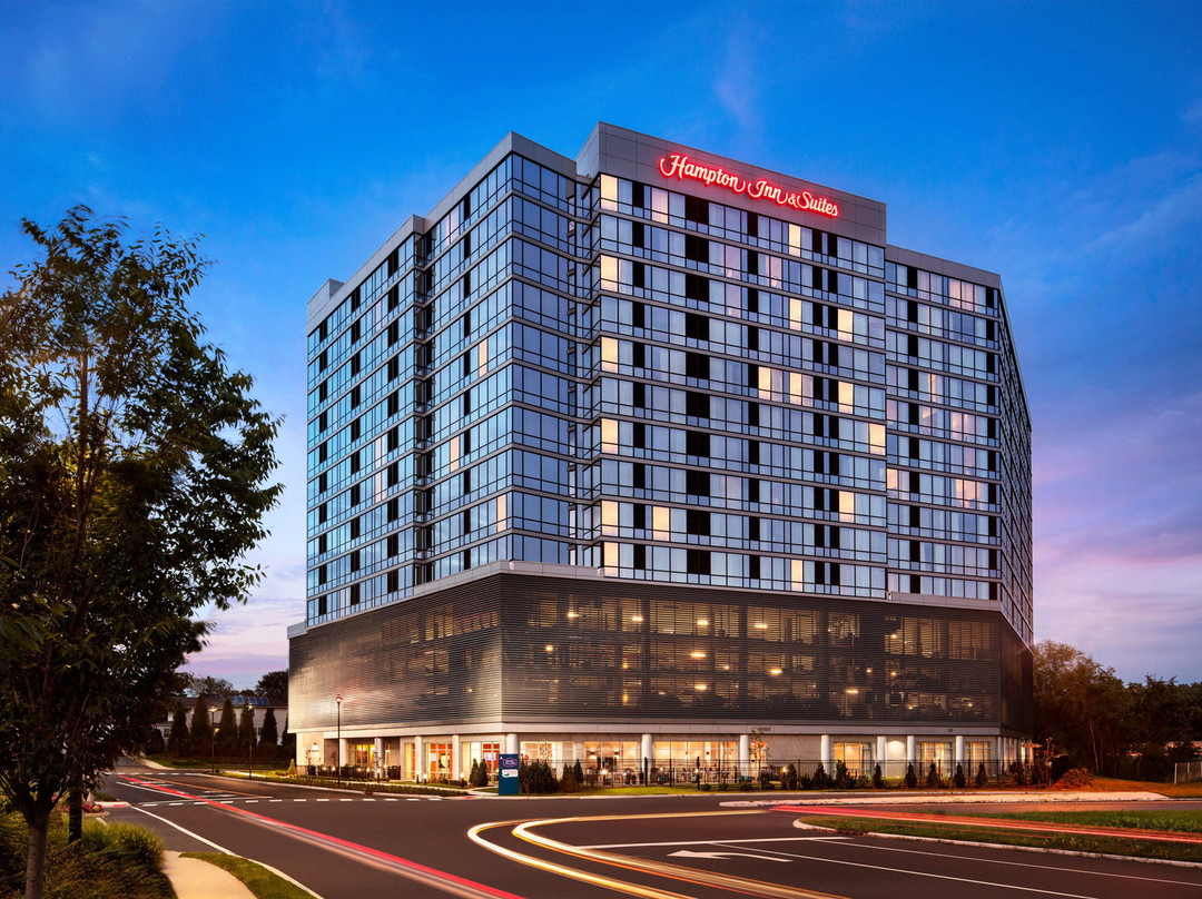 Hampton Inn & Suites Teaneck Glenpointe主图