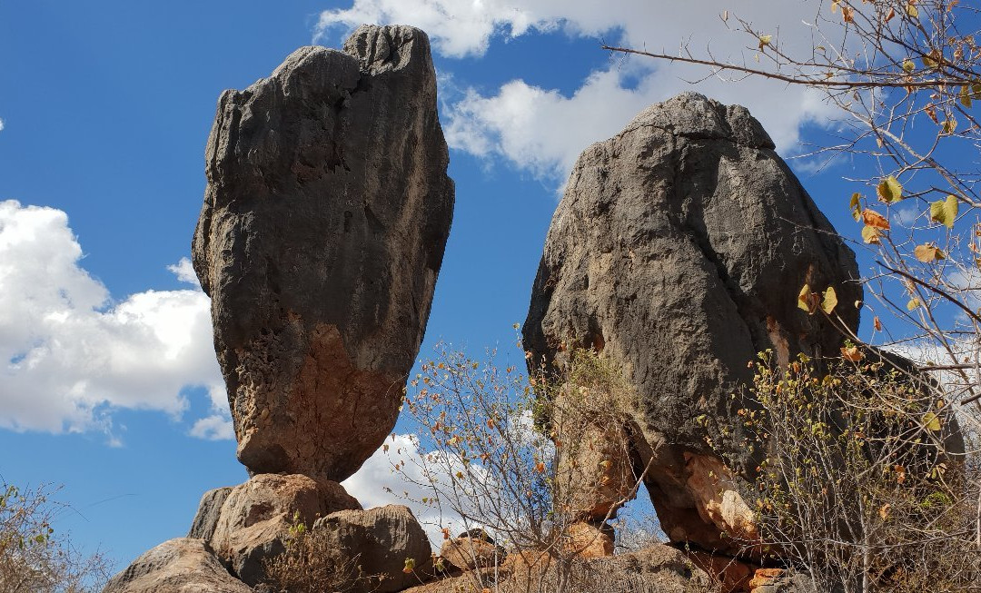 Mount Mulligan旅游景点-Balancing Rock
