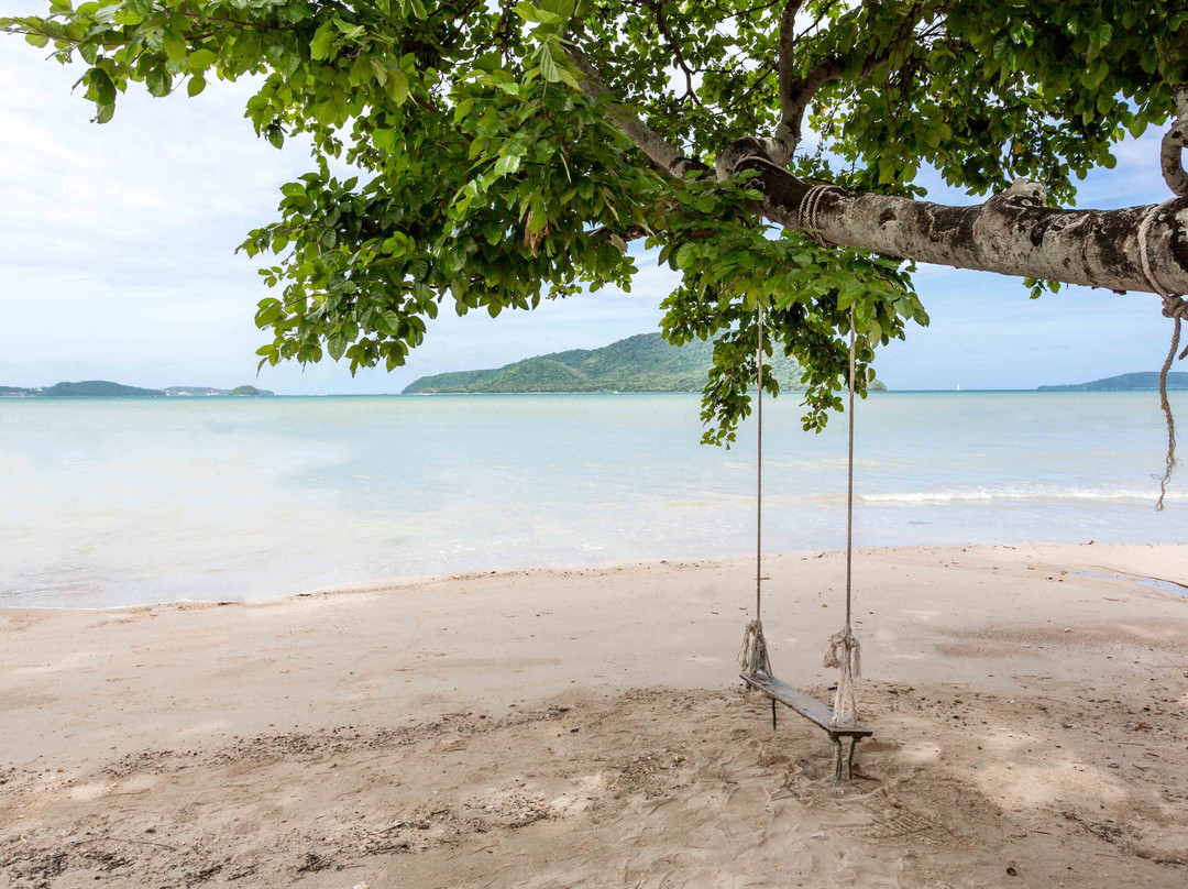 The Beachfront Hotel Phuket主图