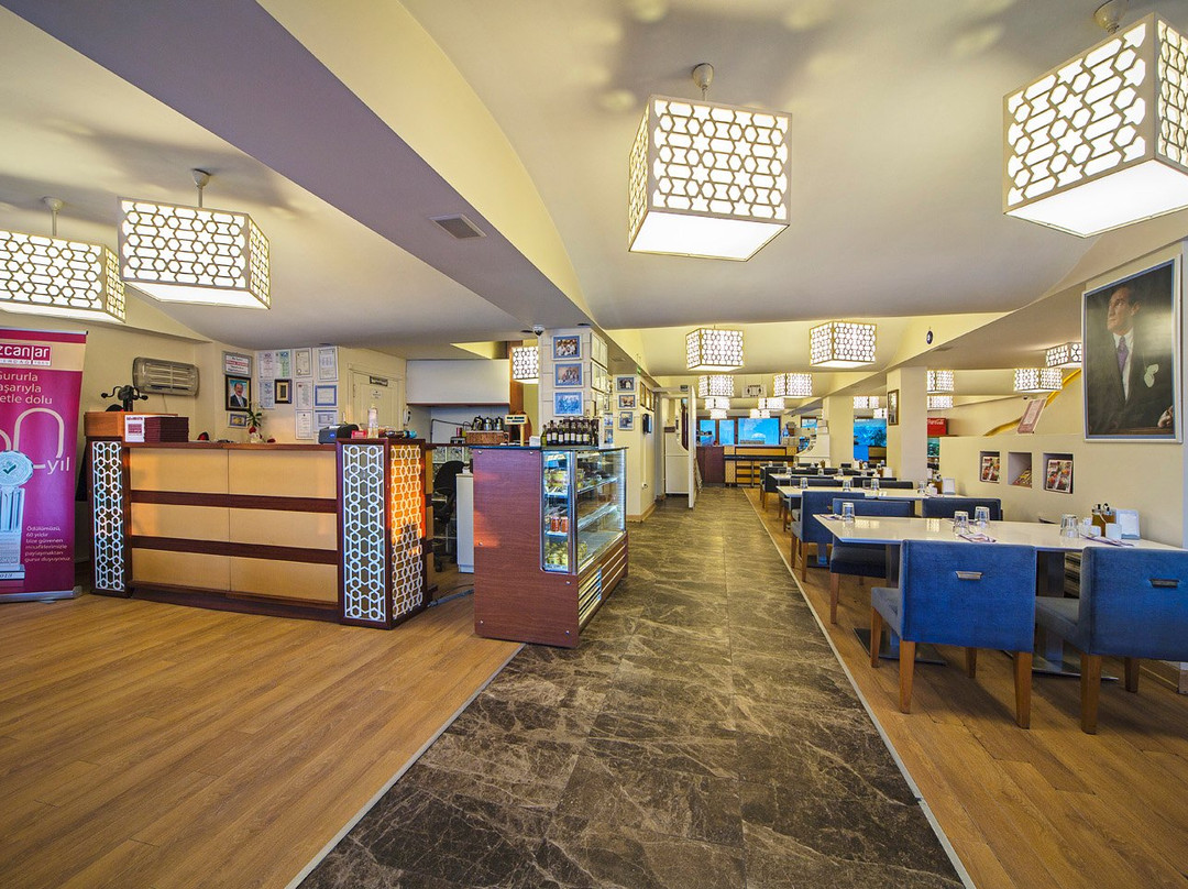 Özcanlar Köfte Sahil Şubesi