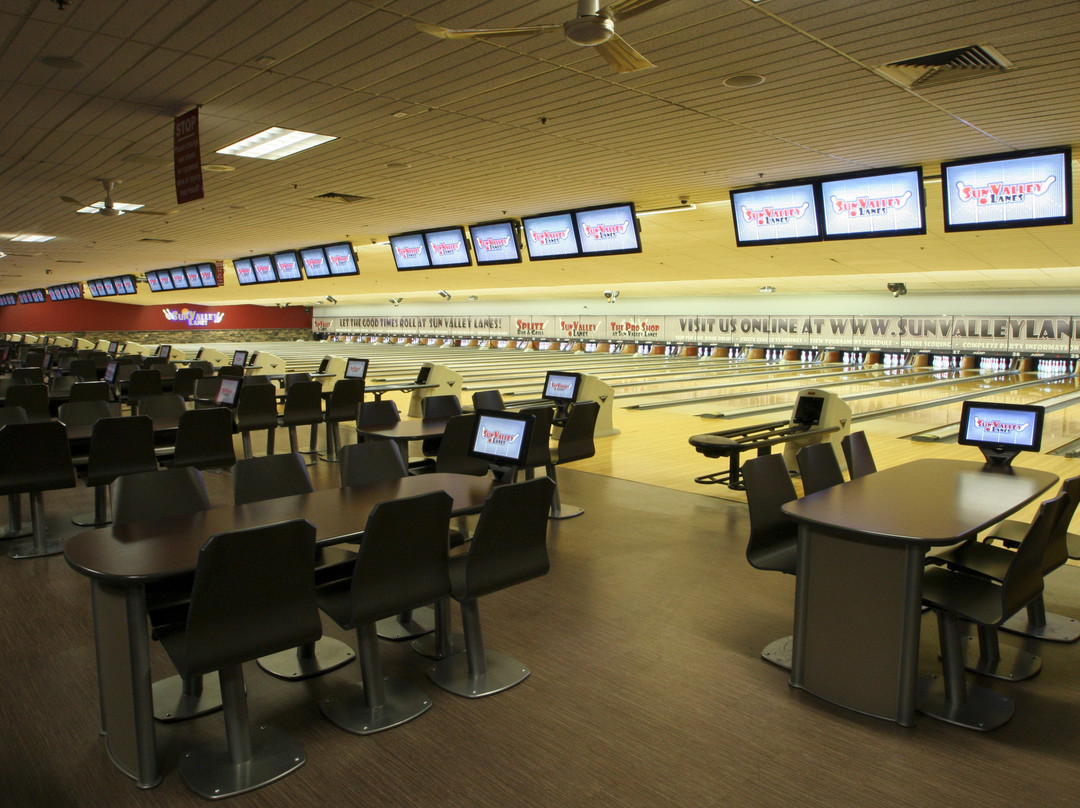 Raymond旅游景点-Sun Valley Lanes & Games