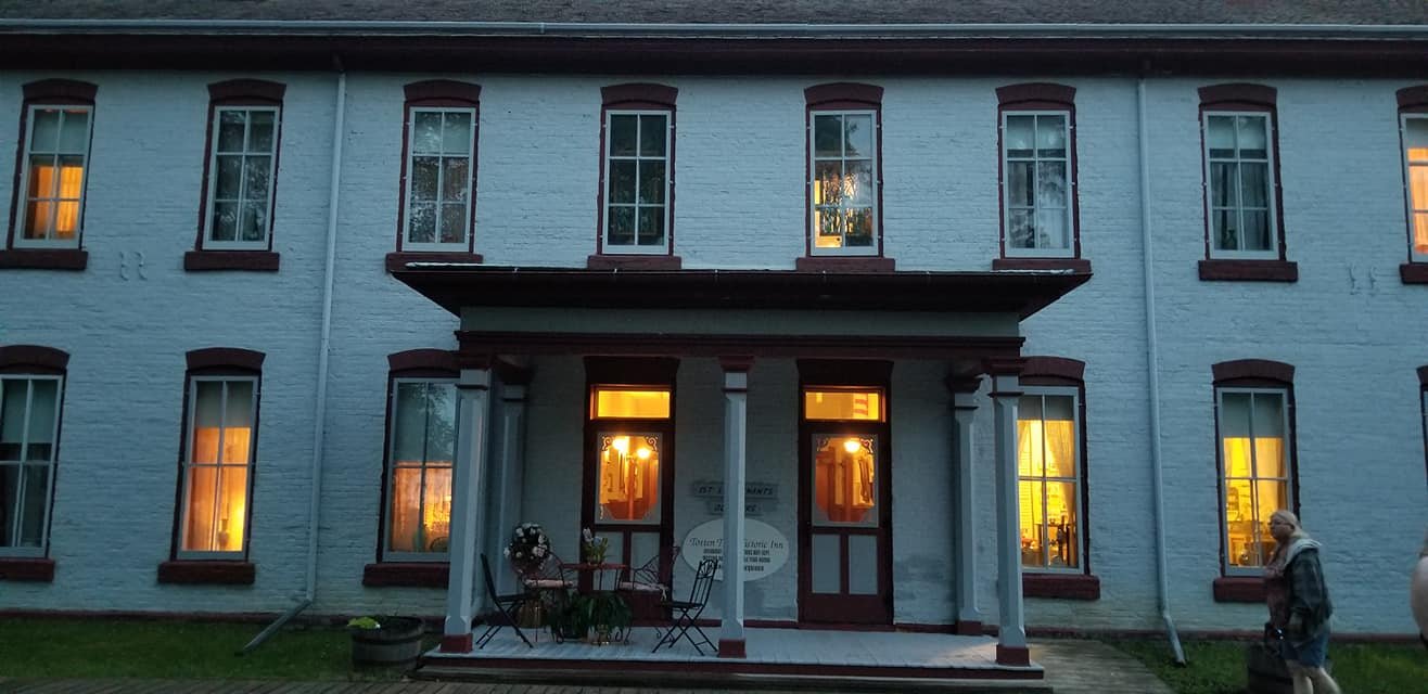 Fort Totten Trail Historic Inn-浴室