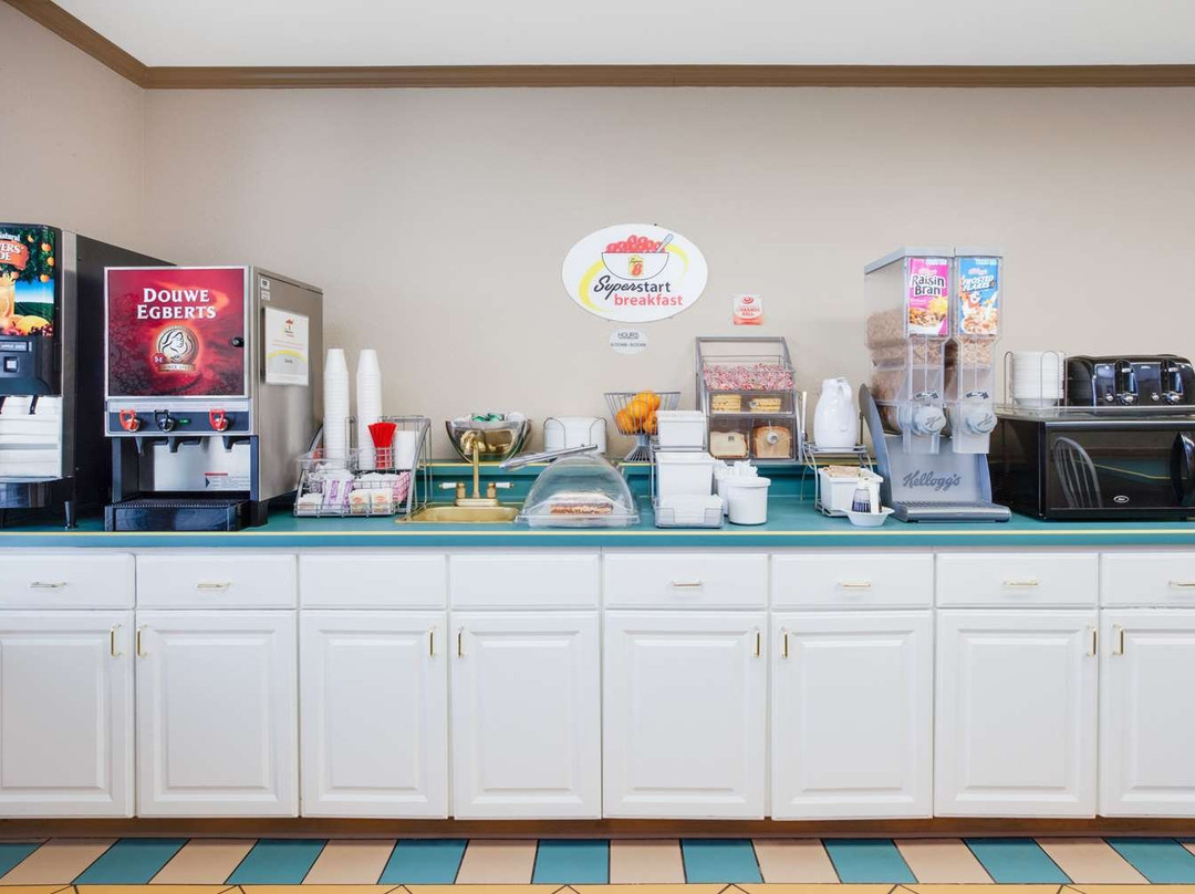 Super 8 by Wyndham Brooklyn主图