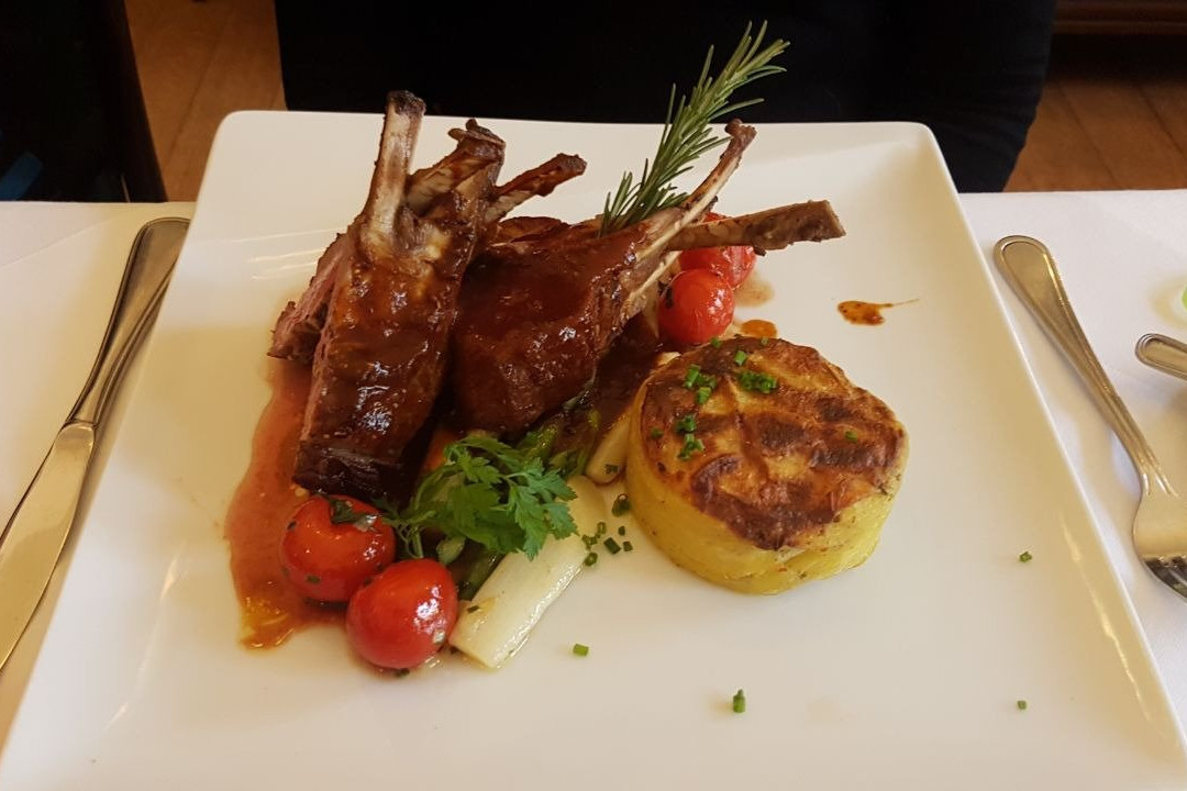 Born餐馆和美食-Restaurant Kaiserhof