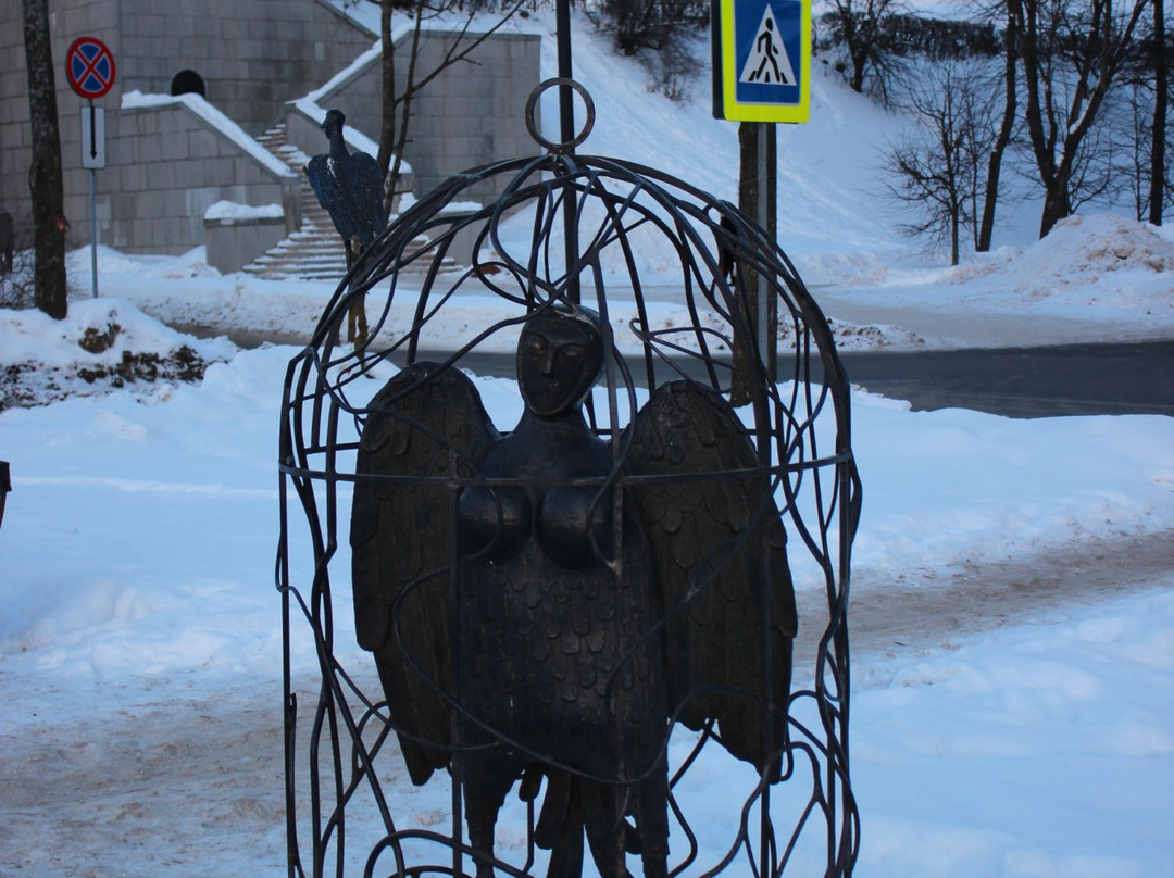 Monument to the Bird Sirin景点图片
