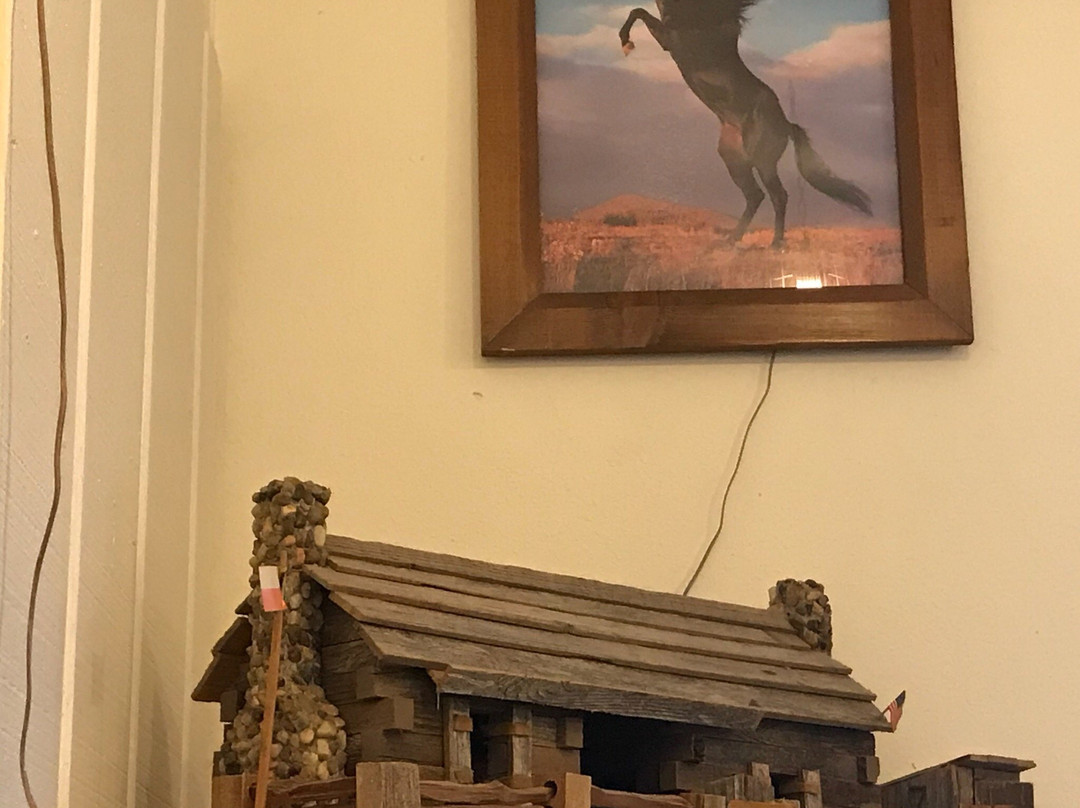 Hunter House Inn & Suites主图