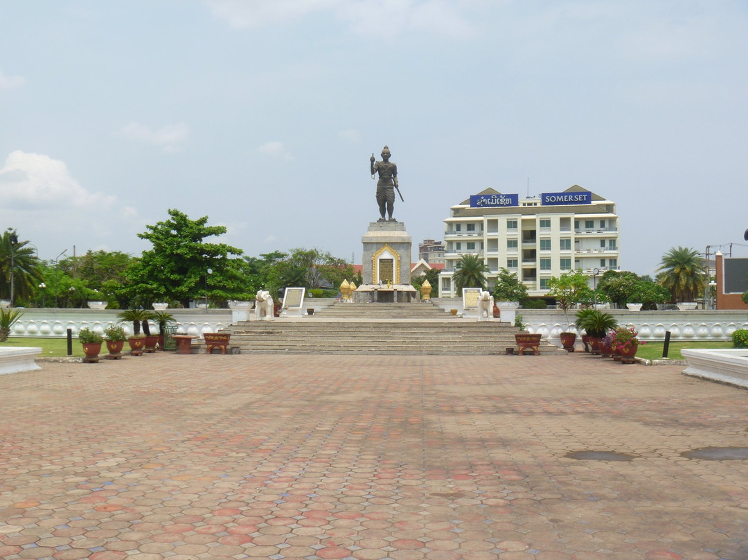 Fa Ngum Statue景点图片