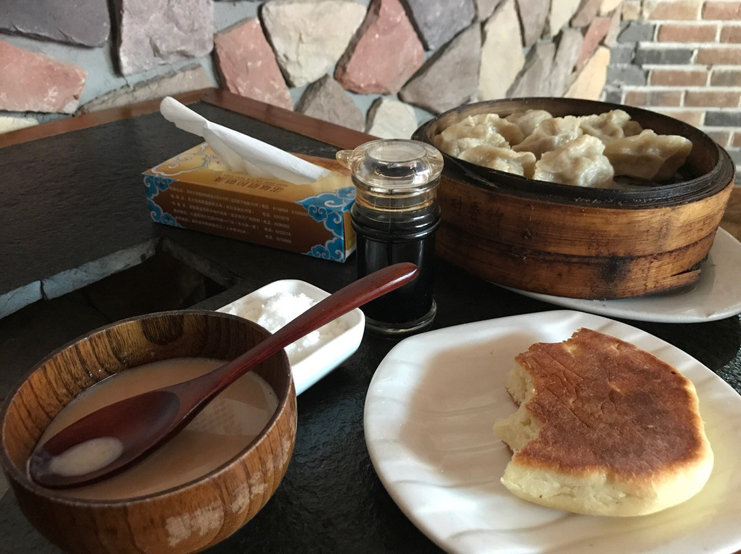 诺敏塔拉奶茶馆 (华联商厦店)