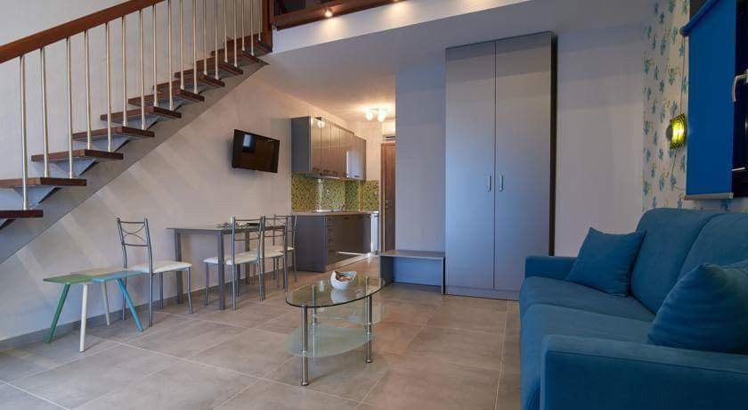 Grey House Apartments主图