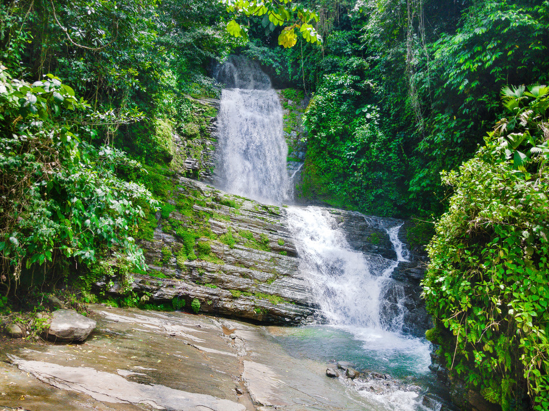 Broken Waterfalls景点图片