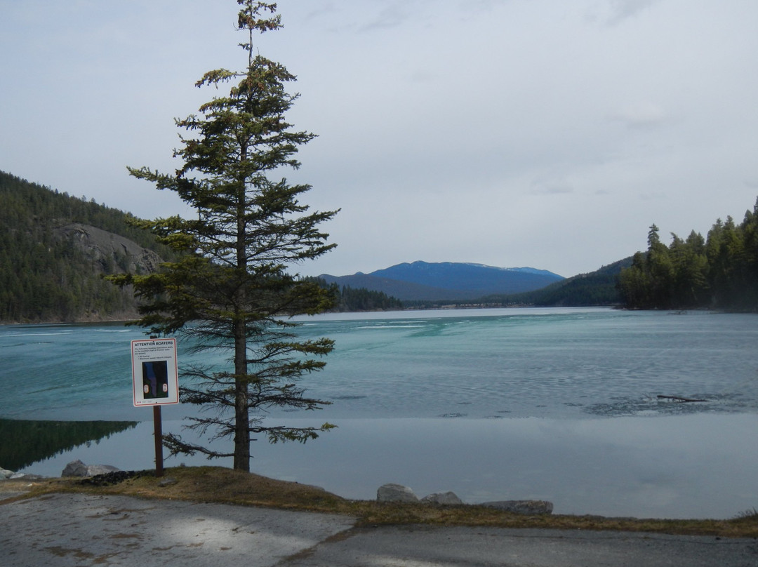 Premier Lake Provincial Park景点图片