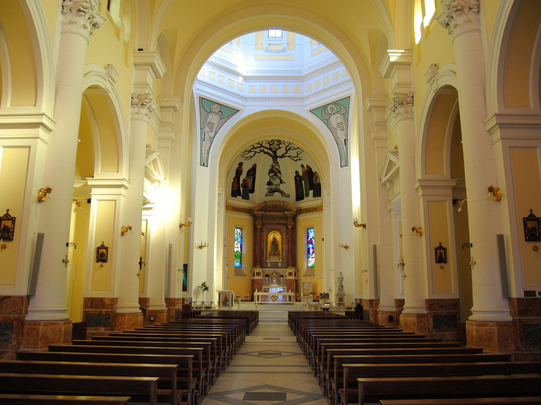 Chiesa Santa Maria Regina Pacis-Lido di Ostia必去景点