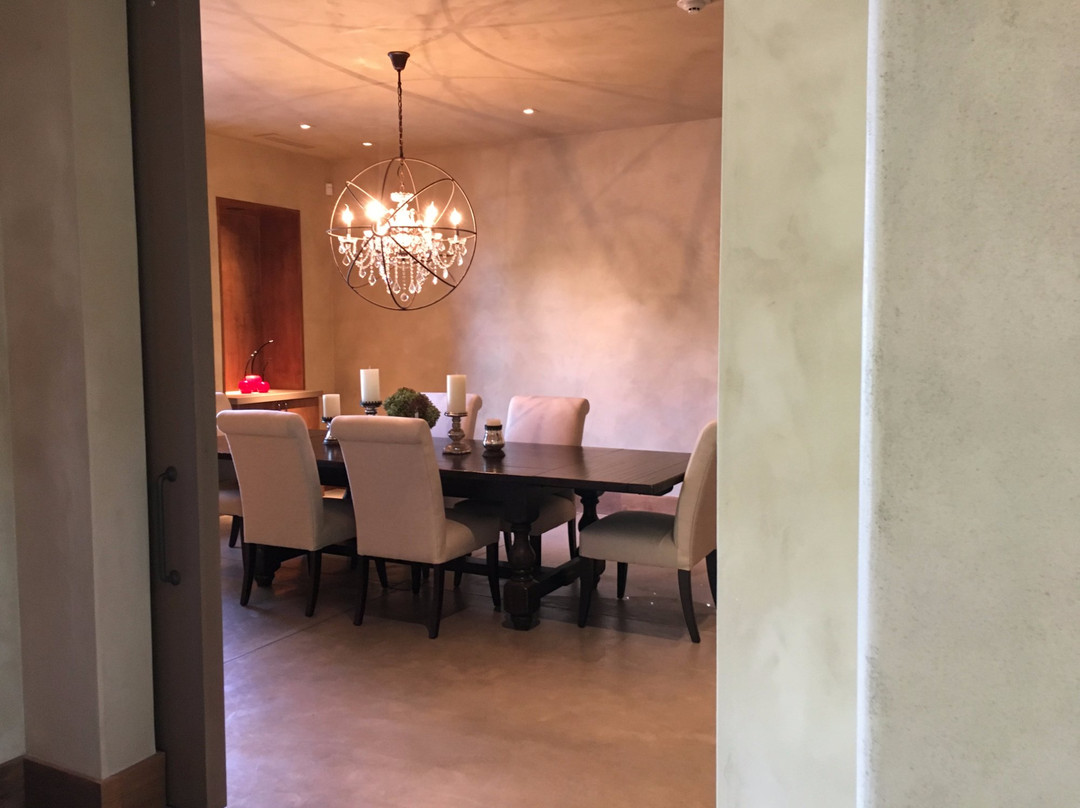 Vine Cliff Winery Tasting Room景点图片