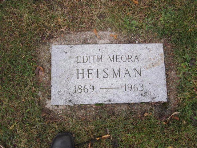 John Heisman's Grave of Heisman Trophy fame-Rhinelander必去景点