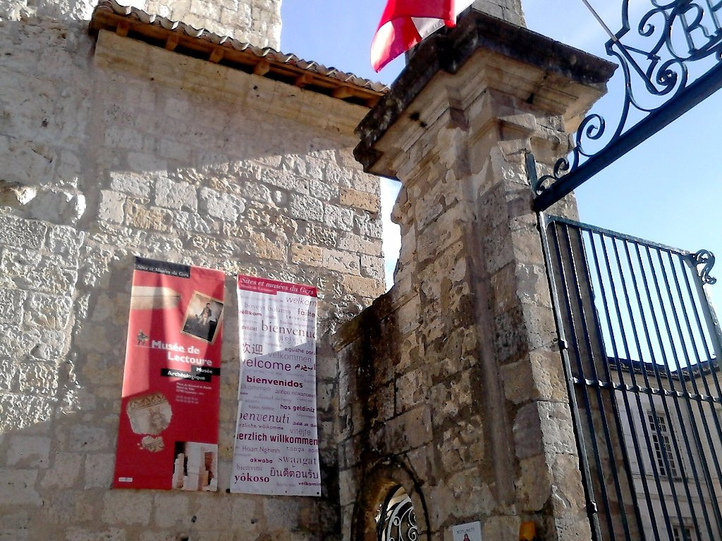 Le musee archeologique E. CAMOREYT & les III Salles景点图片