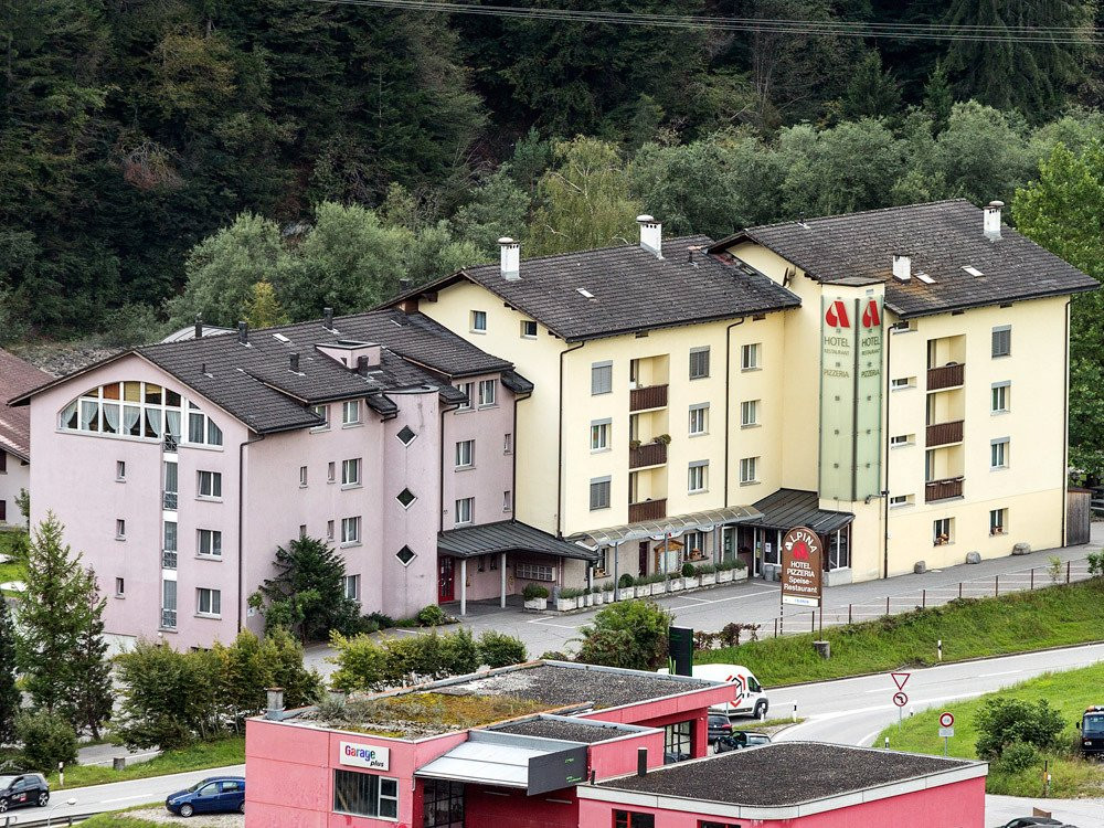 Hotel Alpina主图