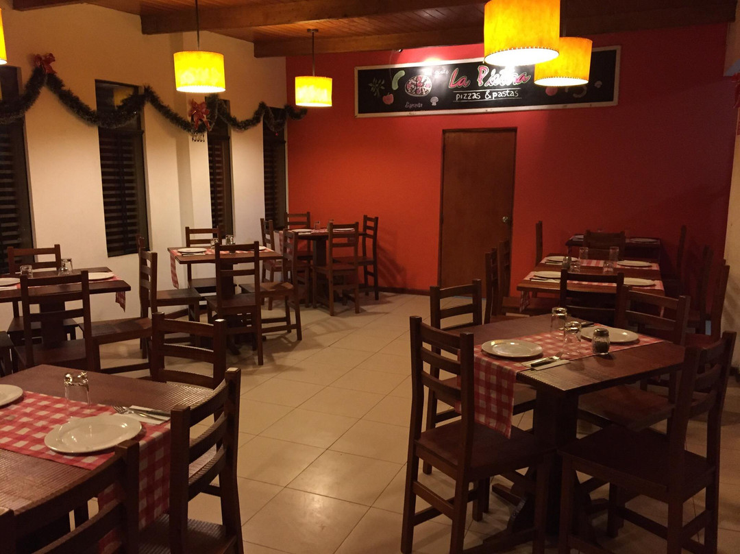 La Piettra Pizzas Y Pastas