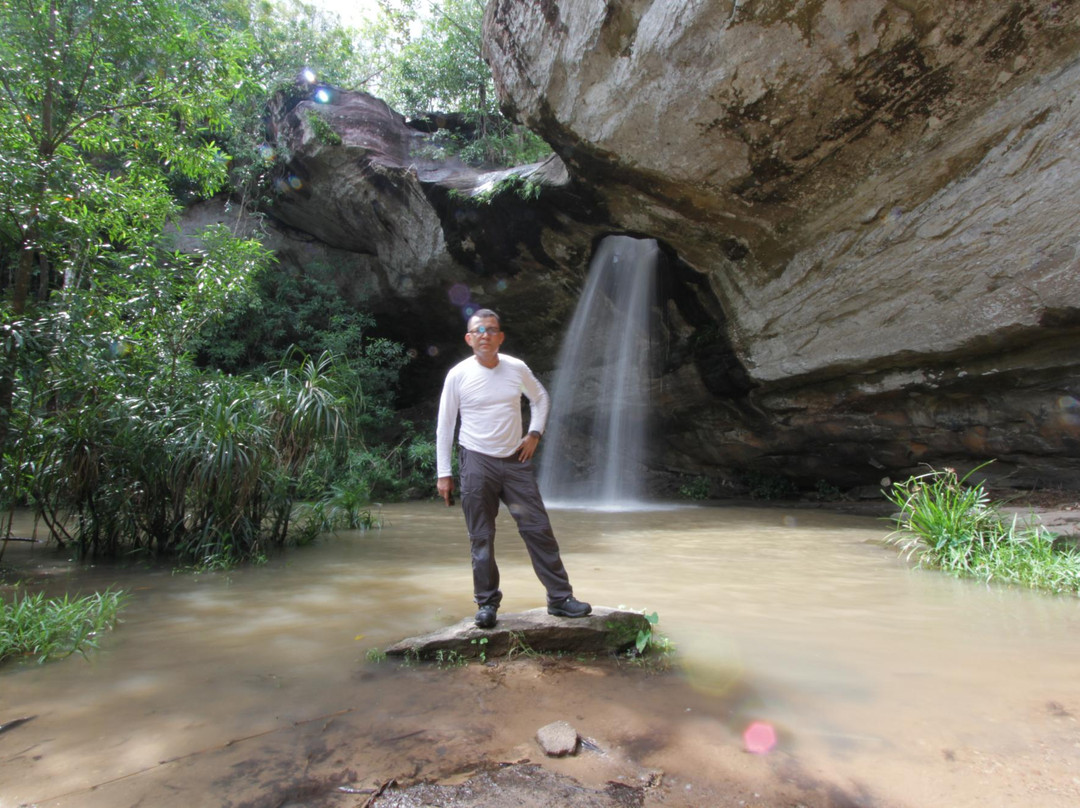 Sang Chan Waterfall (Long Ru Waterfall)景点图片