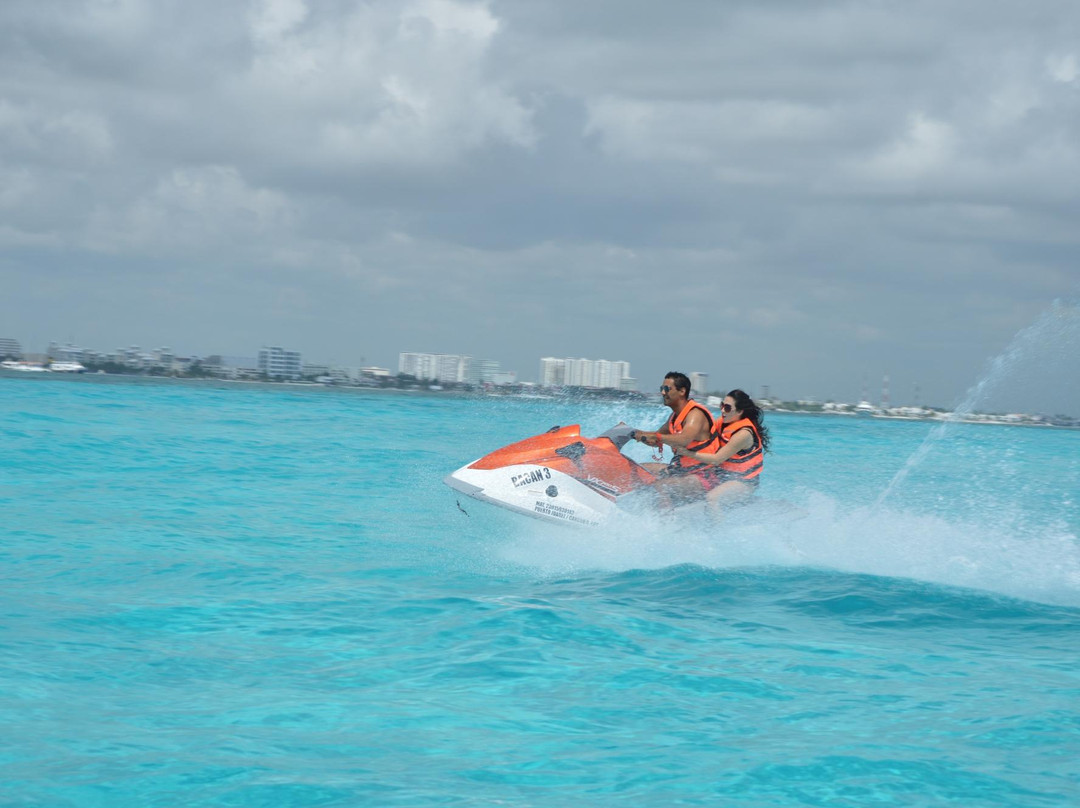 Wave Runners in Cancun-坎昆必去景点