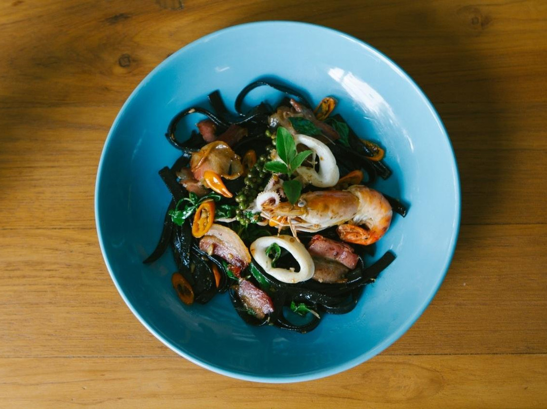 南律胶餐馆和美食-Whale Journey Cafe and Eatery