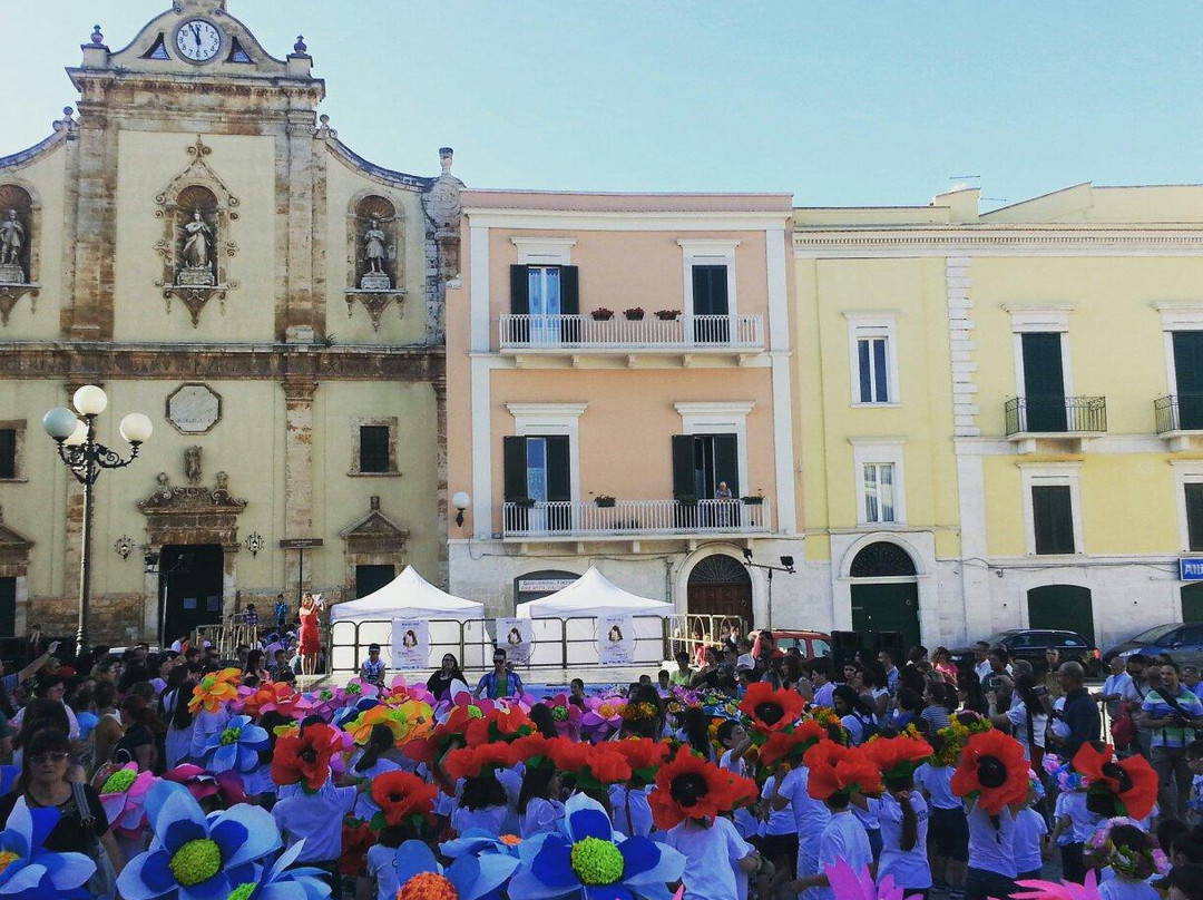 Piazza Santa Croce-Palo del Colle必去景点