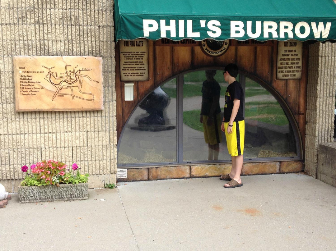 Phil's Burrow景点图片