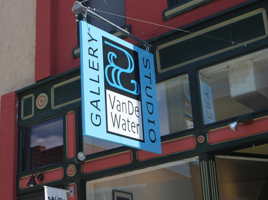 Gallery Van de Water-萨利达必去景点