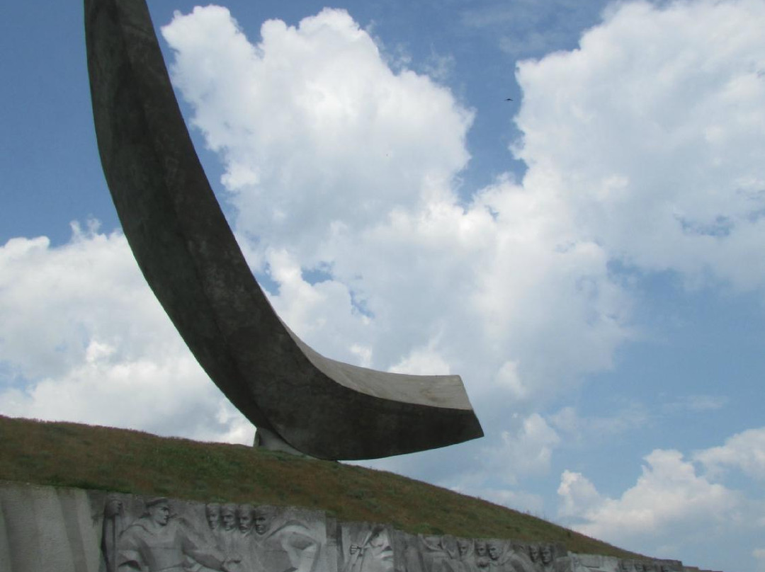 Memorial Complex in Honor of the Heroes Eltigen Marine景点图片