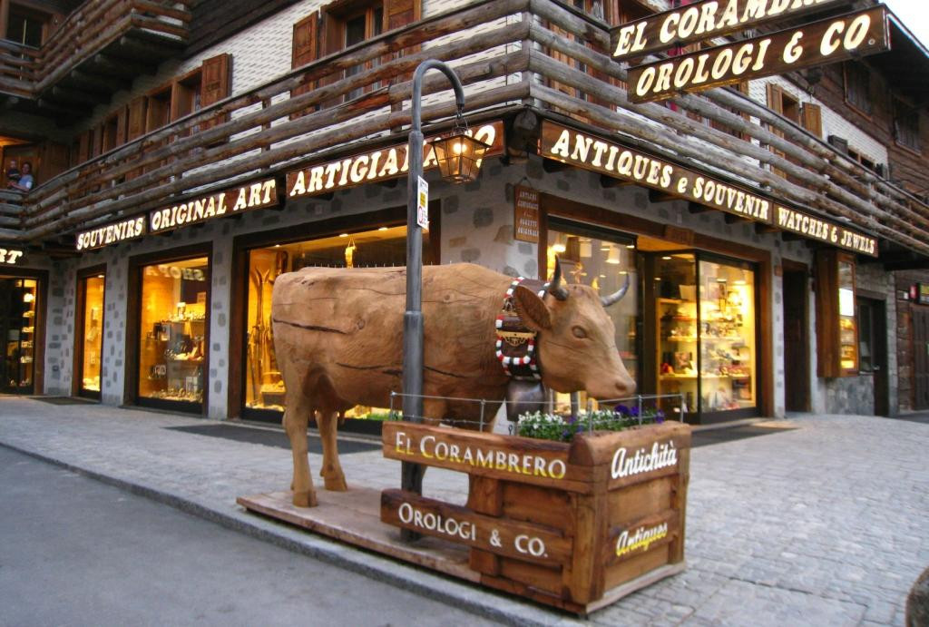 El Corambrero Souvenir & Antiques-利维尼奥必去景点