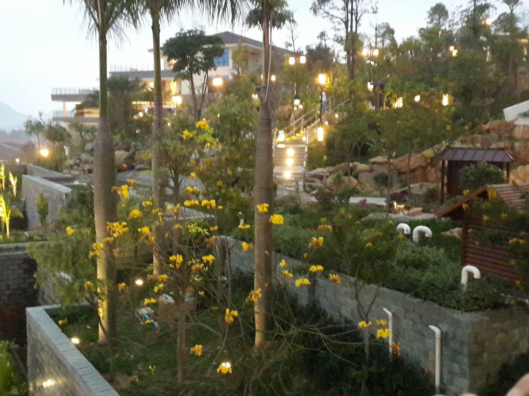 三英温泉度假酒店主图