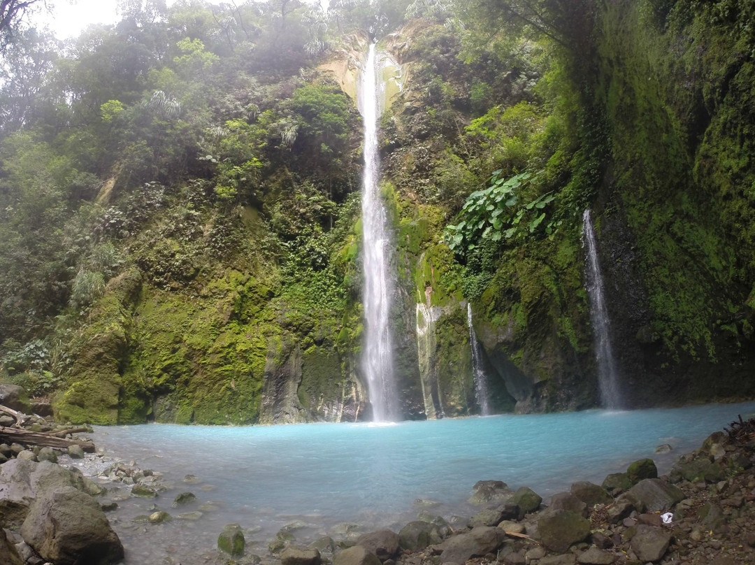 Two Colors Sibolangit Waterfall景点图片