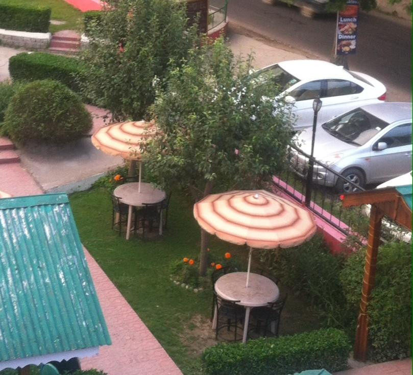 Hotel Baba Deluxe & Ballu's Cafe主图