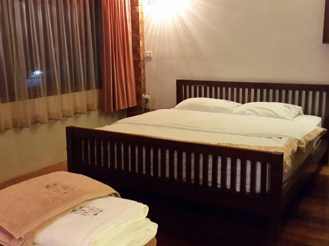 Ban Pong Nam Tok酒店住宿-尼斯酒店城镇公寓