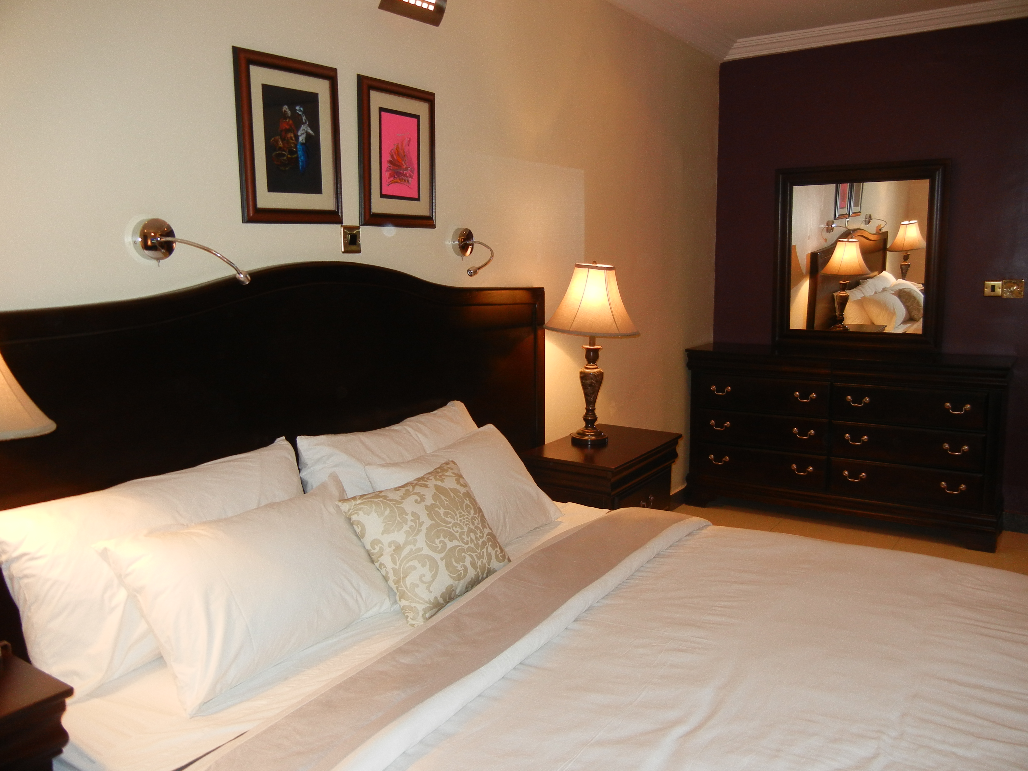 Tivoli Residence & Bar-官方