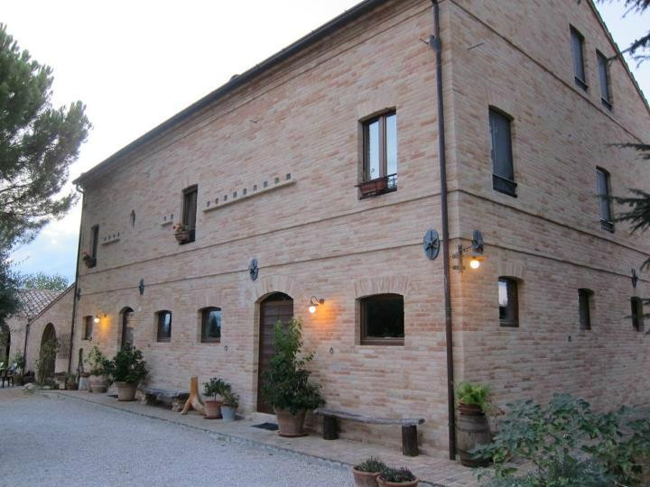 Monte Giberto酒店住宿-Country House Montebello