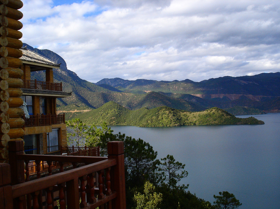 泸沽湖银湖岛大酒店主图