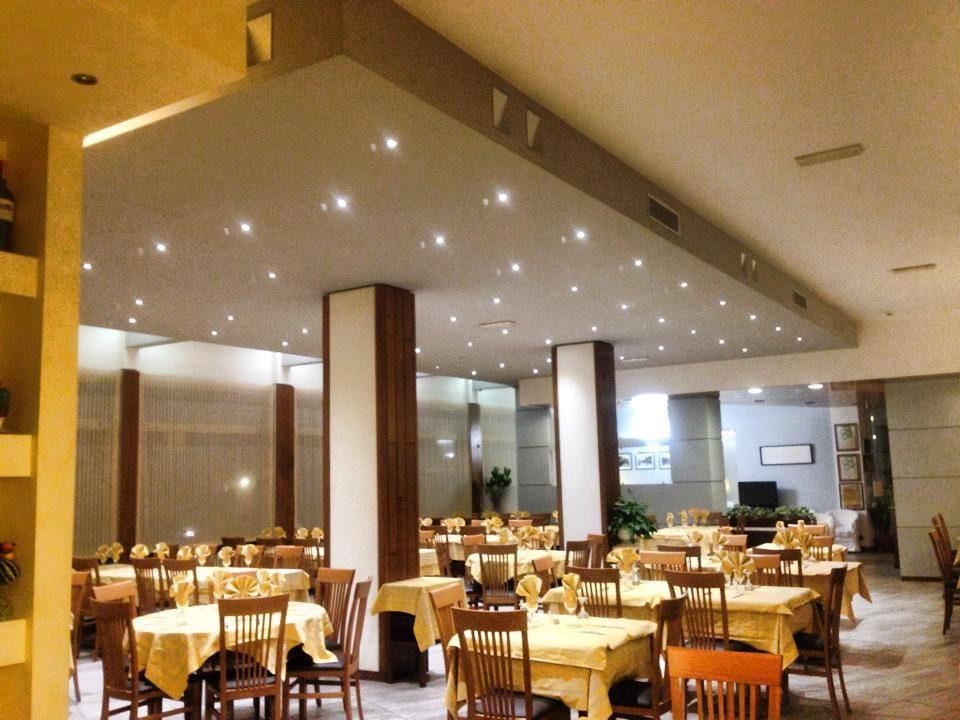 Gozzano餐馆和美食-Hotel Nuova Italia