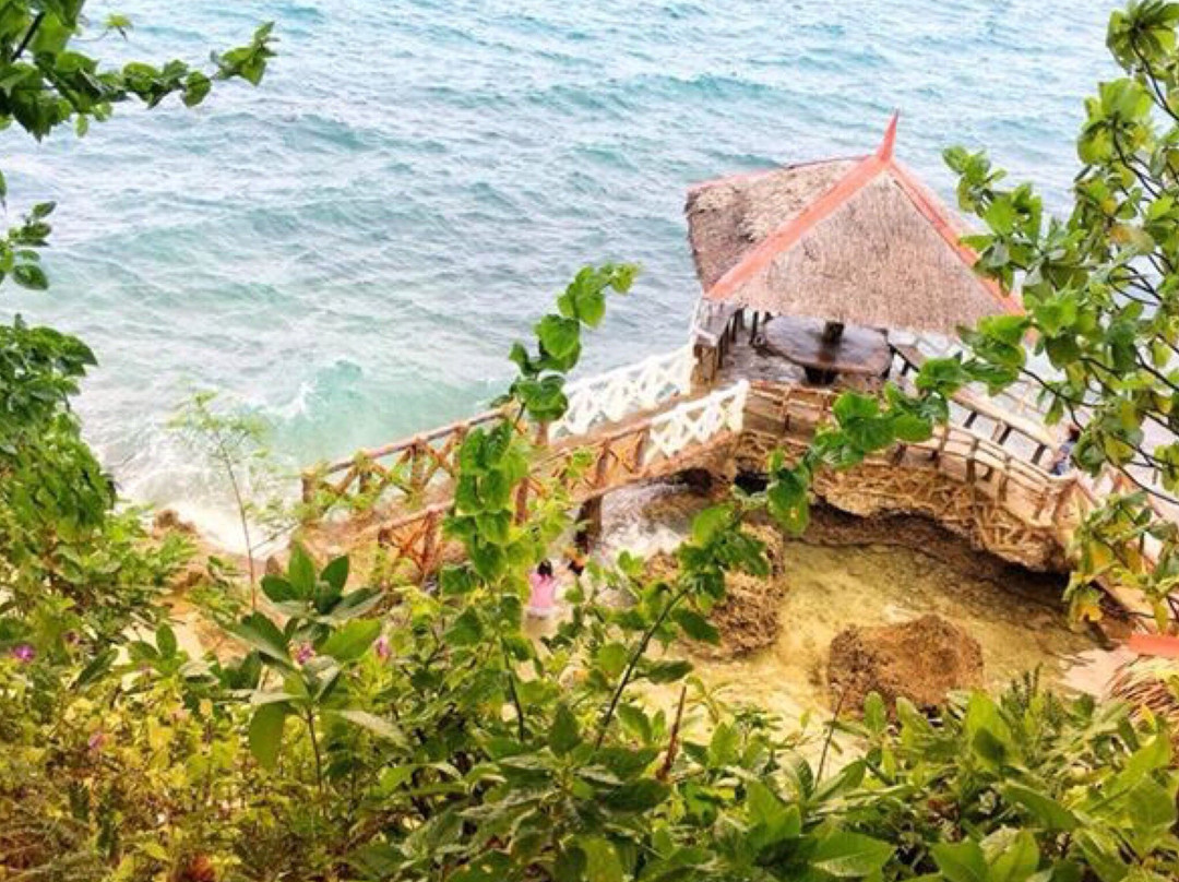 Odlot Hide-Away Beach Resort