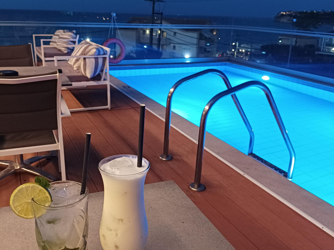 Planos Beach Hotel 海滩酒店主图