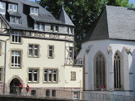 Alte Schwanenapotheke-巴特克罗伊茨纳赫必去景点