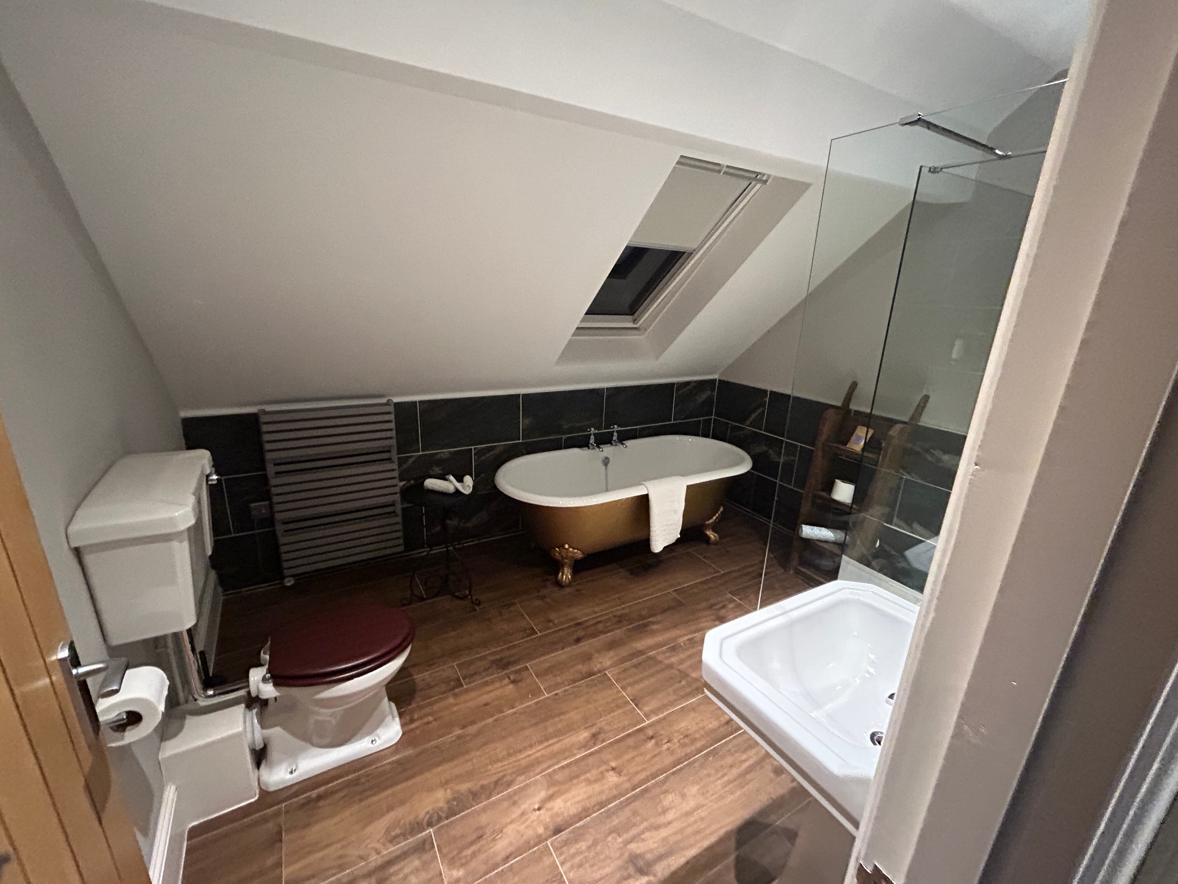 The Manor House Rooms & Pub-浴室
