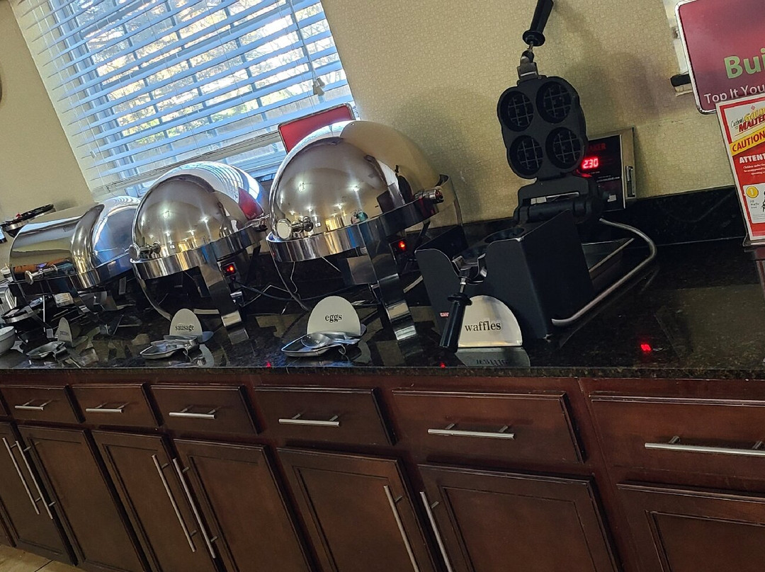 东门贝斯特韦斯特优质套房酒店主图