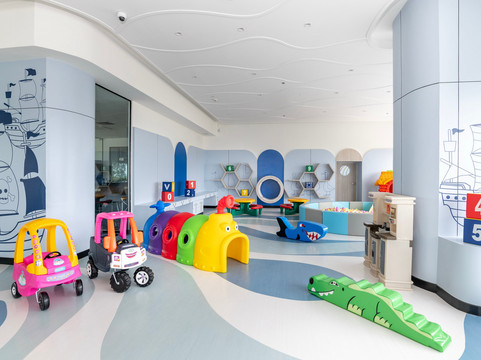 芭堤雅中天海洋码头酒店主图