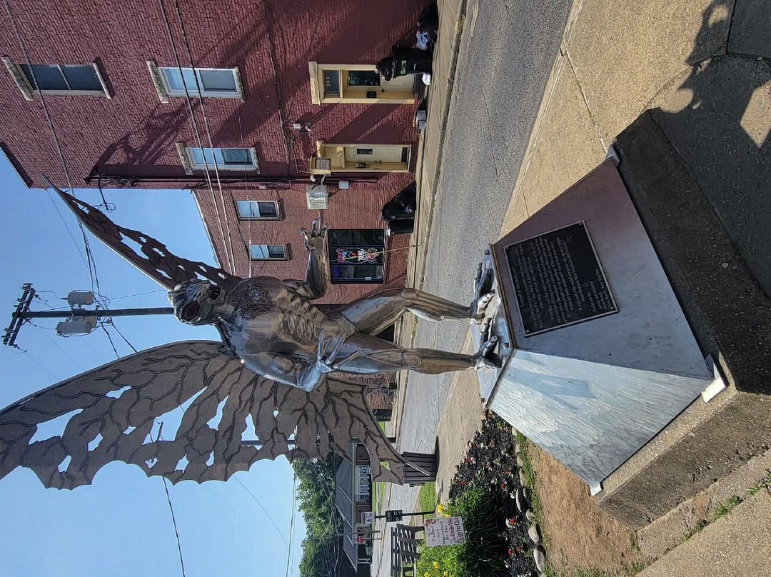 Mothman Statue景点图片