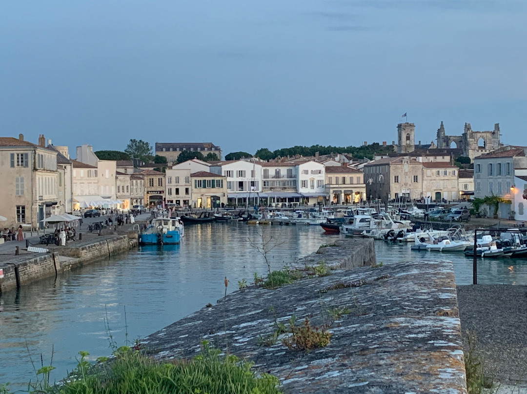 科罗娜酒店主图