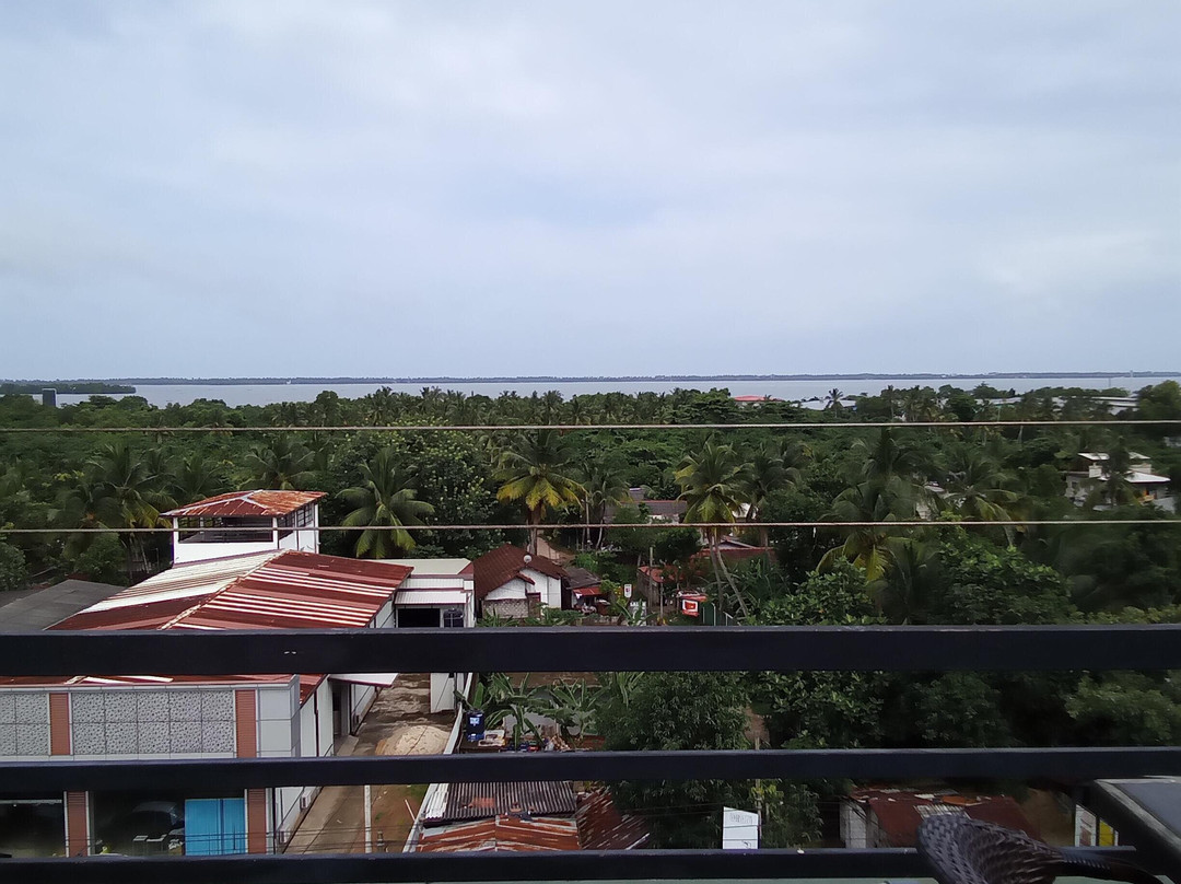 Sasha Transit Hotel主图