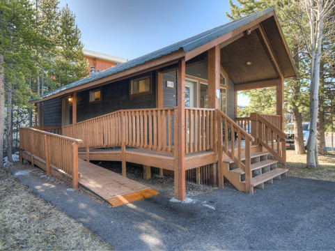 黄石探索者小屋主图