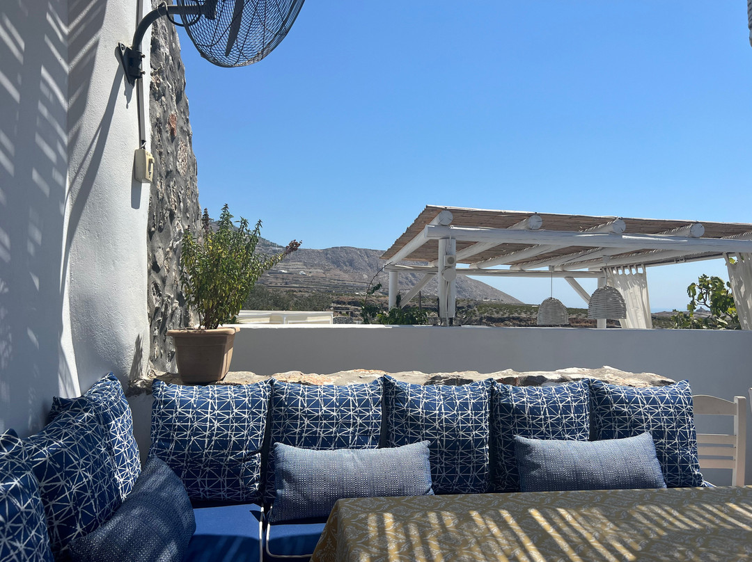 Petra Kouzina-梅加洛克豪略翁必去景点