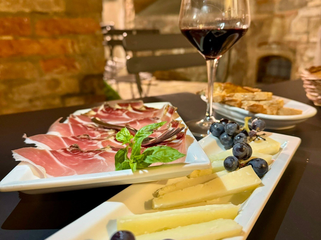 Enoteca Il Canto di Baccio-巴尔贝里诺瓦尔德尔萨必去景点